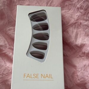 Elegant Press-On Nails in Classic Black